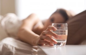 dolor-articular-hidratación-antes-de-dormir